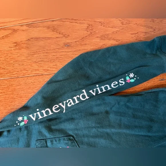 Vineyard Vines Happy Holidays Green Crew Neck Kids Tee - Picture 3 of 6